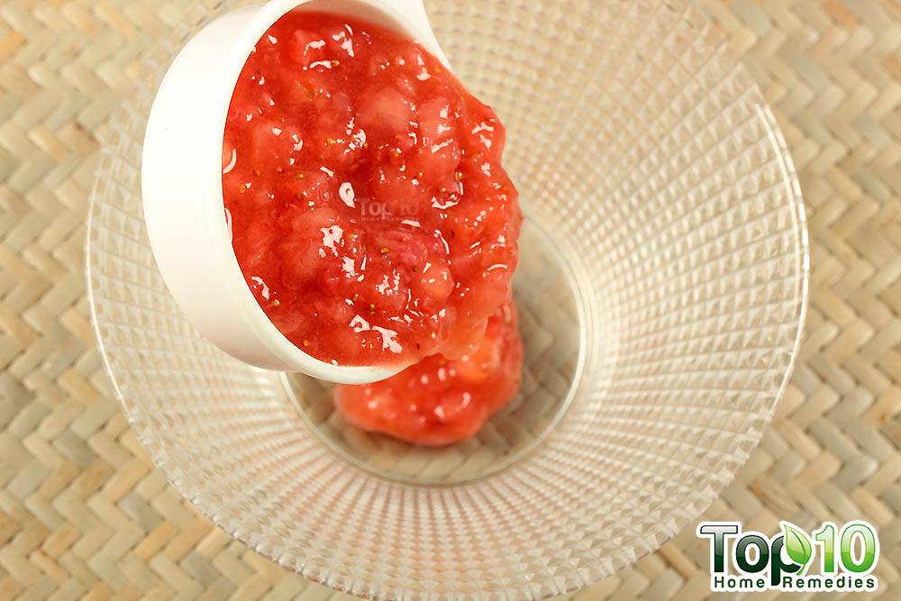 DIY Strawberry Mask to Lighten and Brighten Your Skin | Top 10 Home