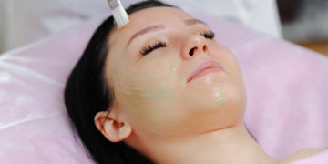 DIY aloe vera face mask for skin and hair