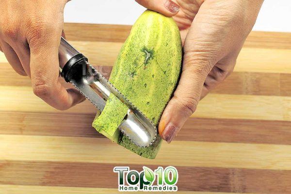 DIY-cucumber-antiaging-mask1s