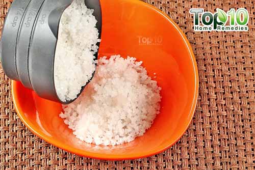 DIY coconut oil sea salt scrub step1