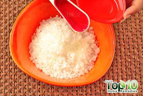 DIY coconut oil sea salt scrub step2