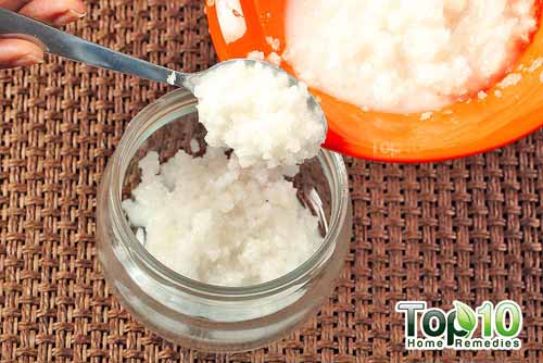 DIY coconut oil sea salt scrub step4
