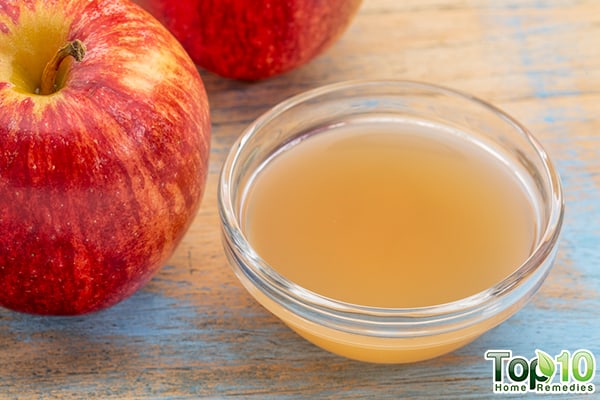 apple cider vinegar to reduce swelling