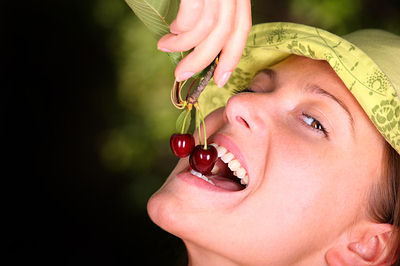 eating cherries slows aging process