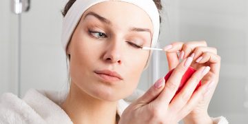 10 Natural Makeup Removers that Get the Job Done Quickly
