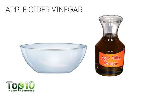 apple cider vinegar to prevent dog's paw licking behavior