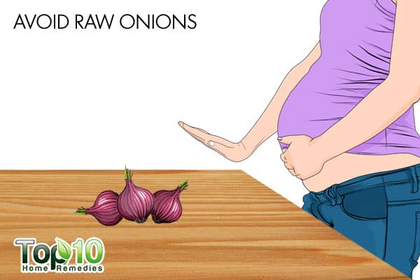 avoid raw onions to avoid heartburn during pregnancy