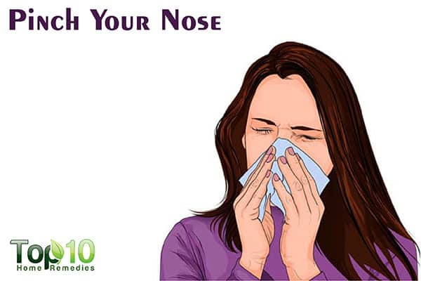 pinch your nose to stop nosebleeding during pregnancy