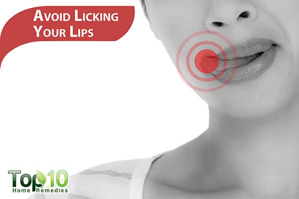 Vermeiden Sie es, Ihre Lippen zu lecken, um die Dunkelheit zu verringern