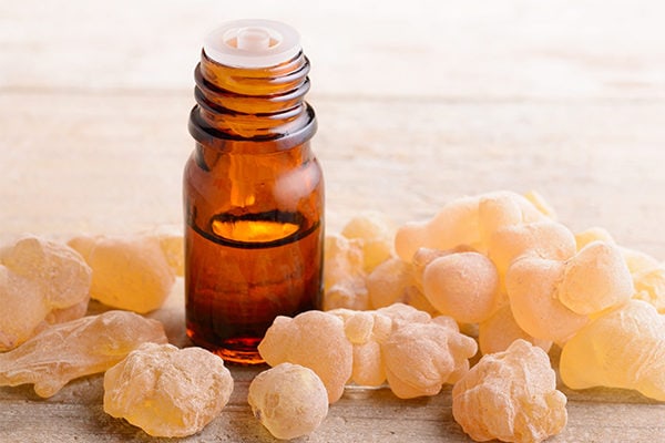 rankincense essenyial oil to fight wrinkles, age spots and signs of aging